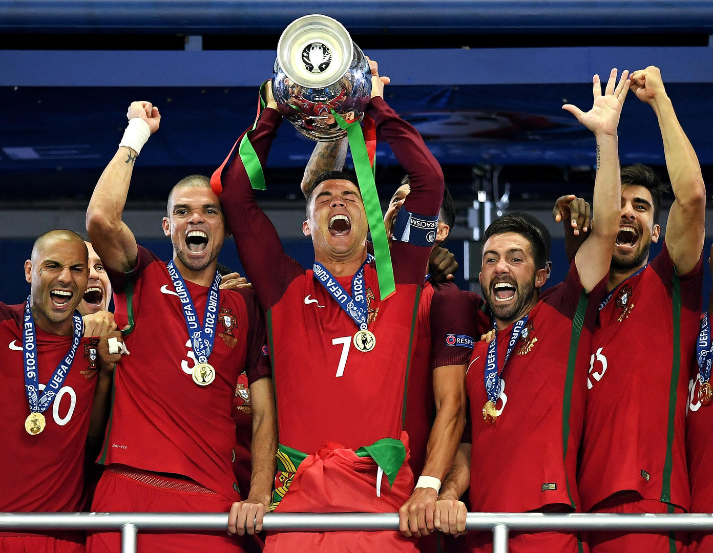 欧洲杯-C世界杯FIFA买球软件罗两球球队晋级葡萄牙3-3战平匈牙利(图1)